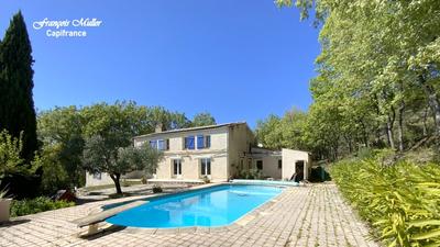 Villa - 325 m² - 12 pièces