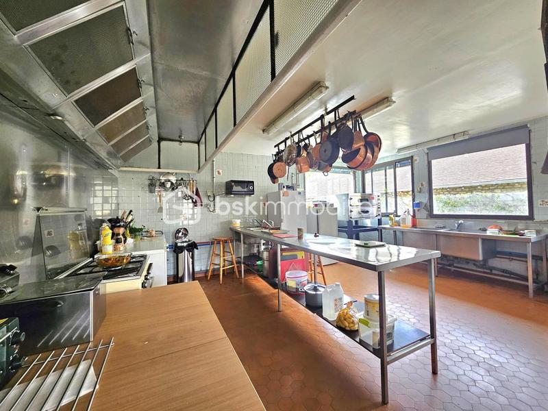 Maison - 335 m² - 14 pièces