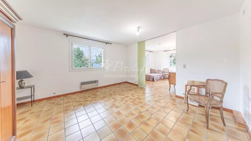 Maison - 253 m² - 7 pièces