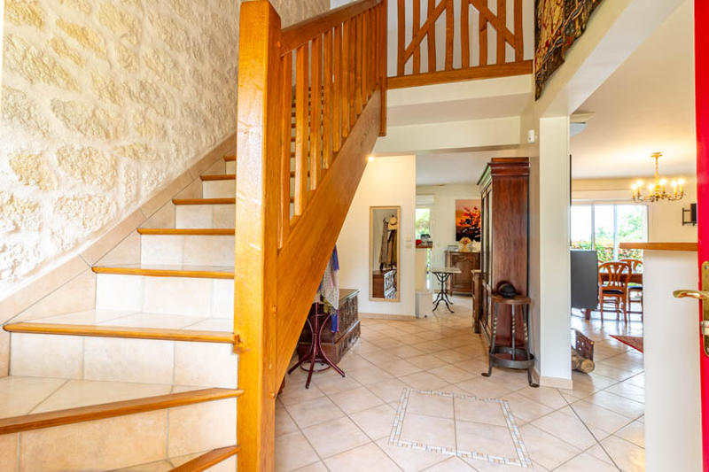 Maison - 235 m² - 7 pièces