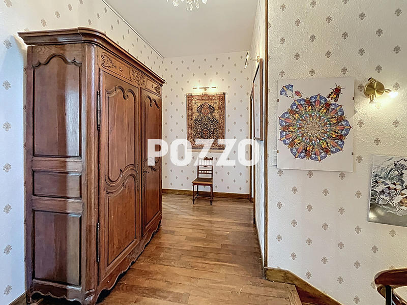 Maison - 249 m² - 9 pièces