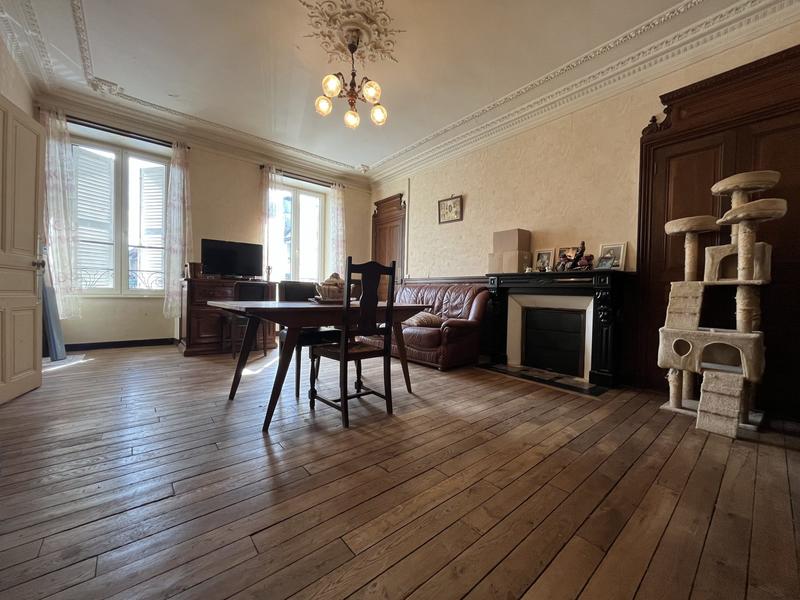 Maison - 300 m² - 15 pièces