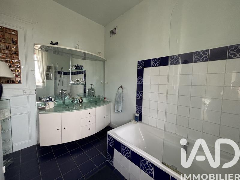 Maison - 200 m² - 8 pièces