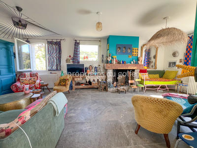 Maison - 207 m² - 7 pièces