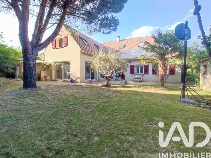 Maison - 230 m² - 7 pièces