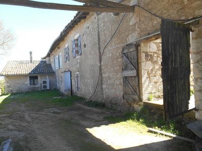 Propriété - 790 m² - 7 pièces