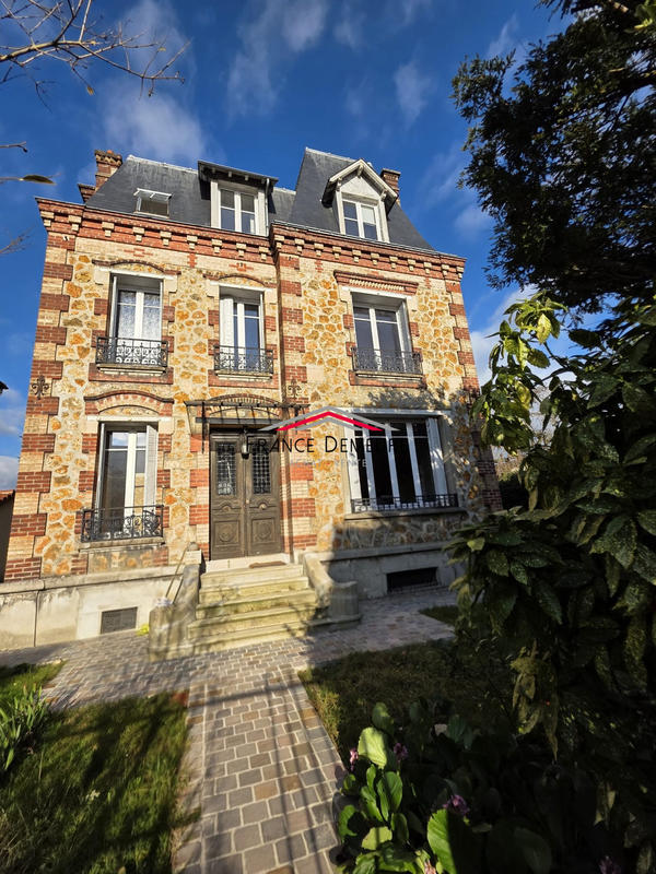 Maison - 183 m² - 8 pièces