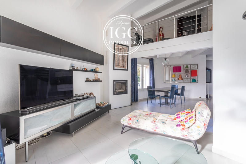 Maison - 220 m² - 7 pièces