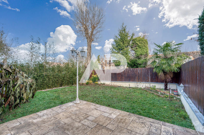 Maison - 266 m² - 7 pièces