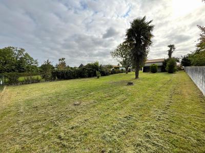 Terrain - 835 m²