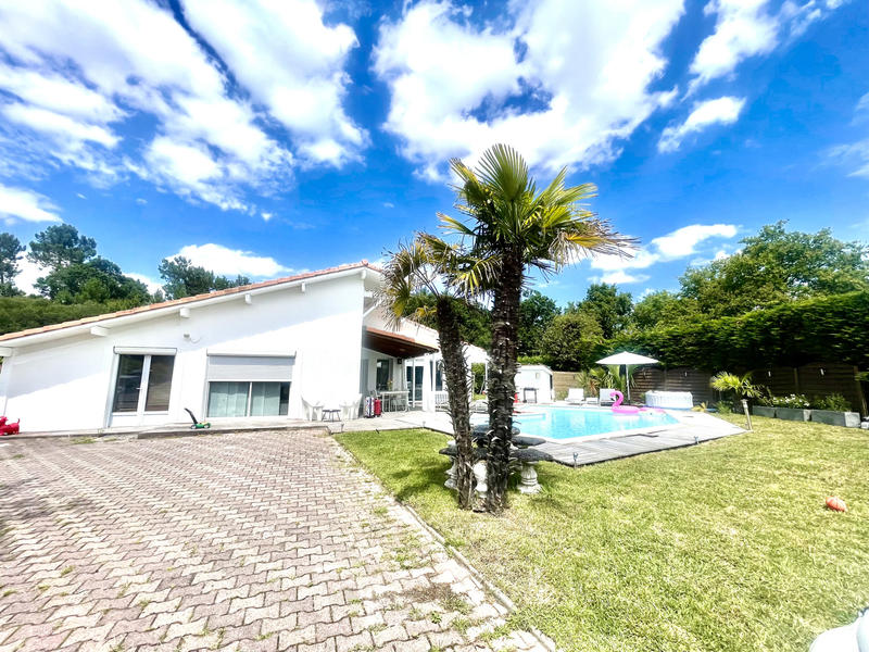 Maison - 200 m² - 7 pièces