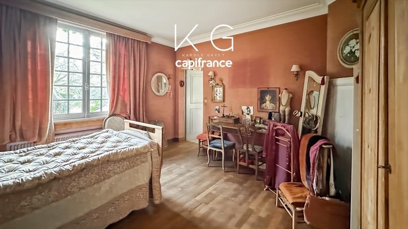 Propriété - 230 m² - 10 pièces