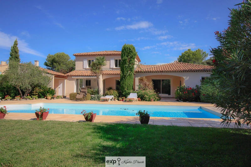 Maison - 238 m² - 8 pièces