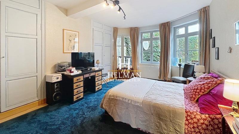 Maison - 258 m² - 7 pièces