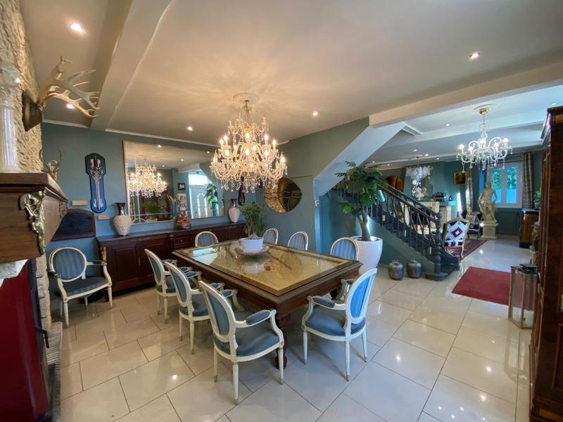 Maison - 181 m² - 7 pièces