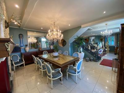 Maison - 181 m² - 7 pièces