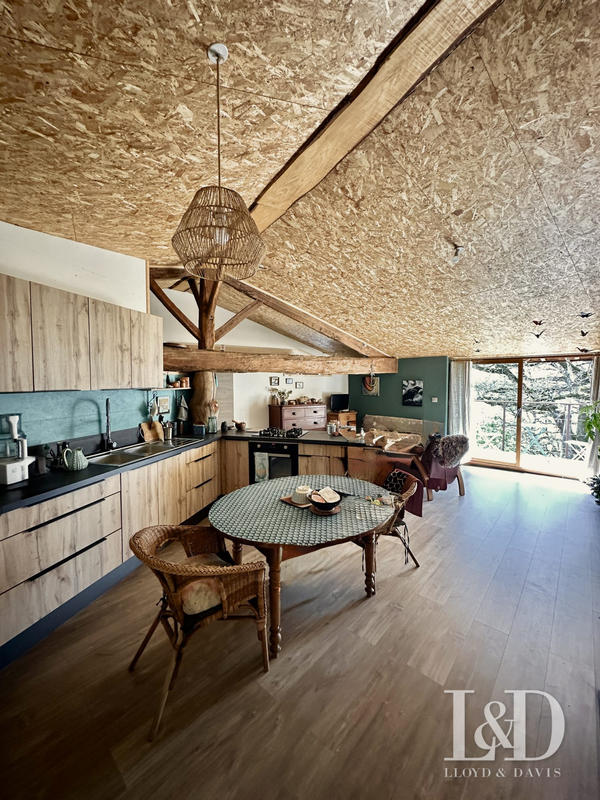 Maison traditionnelle - 213 m² - 7 pièces