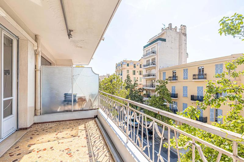 Appartement - 84 m² - 3 pièces