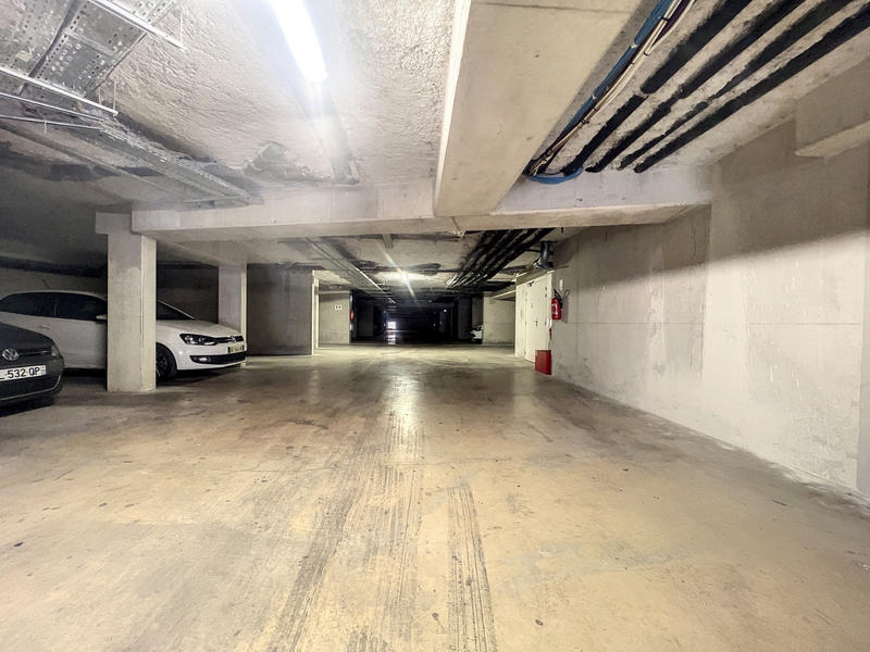 Parking / Garage - 12 m²