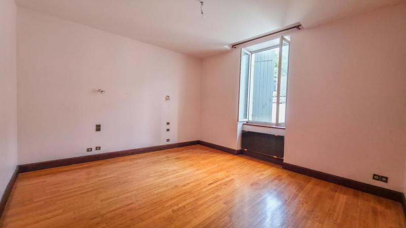 Maison - 228 m² - 9 pièces