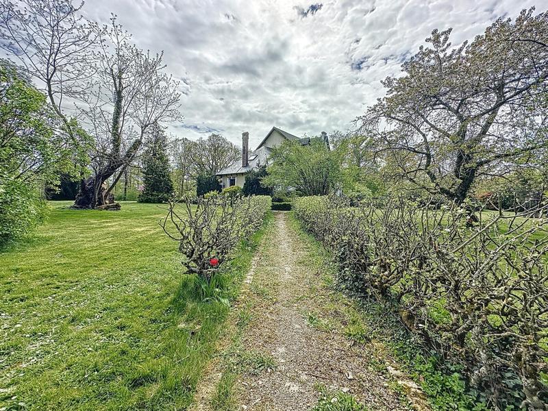 Propriété - 481 m² - 12 pièces