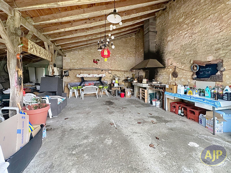 Maison - 220 m² - 9 pièces