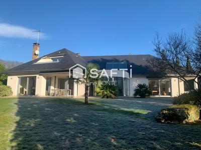 Maison - 312 m² - 7 pièces