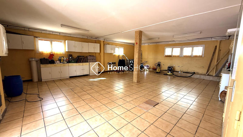 Maison traditionnelle - 230 m² - 8 pièces