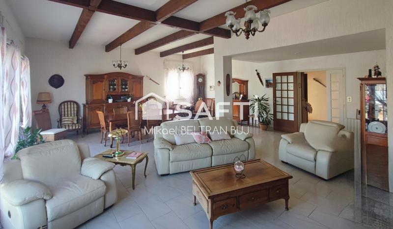 Maison - 250 m² - 8 pièces