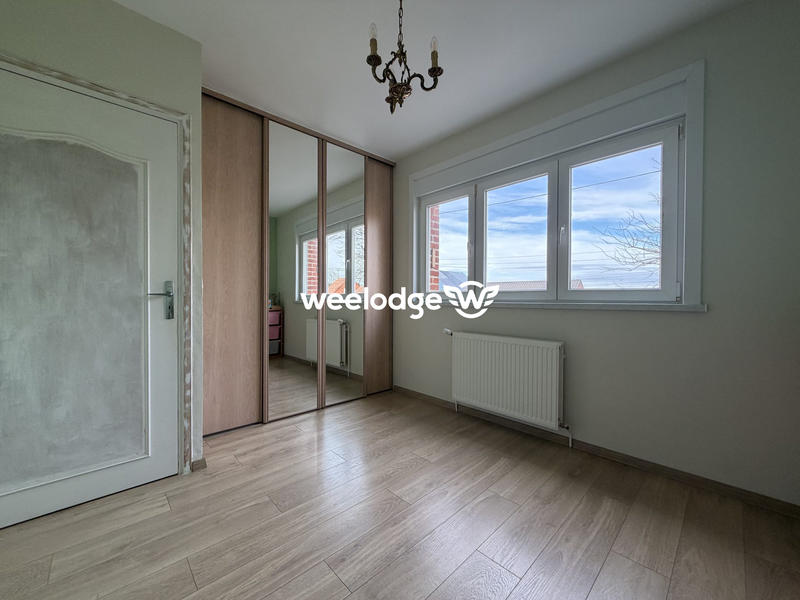 Maison - 185 m² - 8 pièces