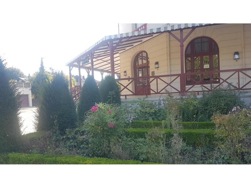 Local commercial - 2 459 m² - 70 pièces