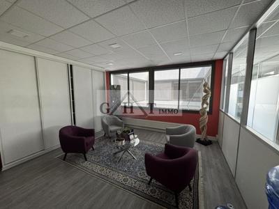 Entrepôt - 730 m²