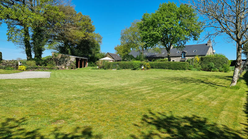 Maison - 241 m² - 12 pièces