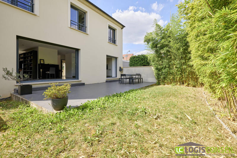 Maison contemporaine - 216 m² - 8 pièces