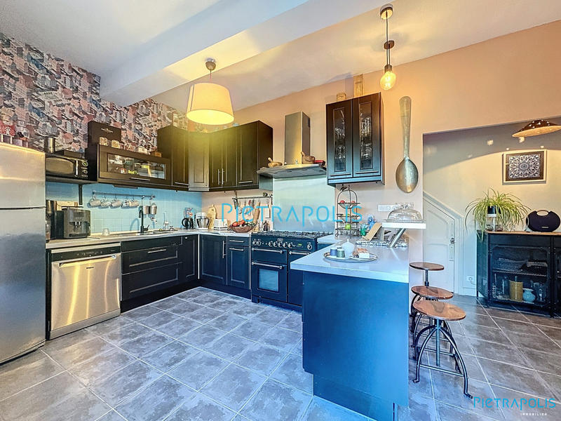 Maison - 198 m² - 7 pièces