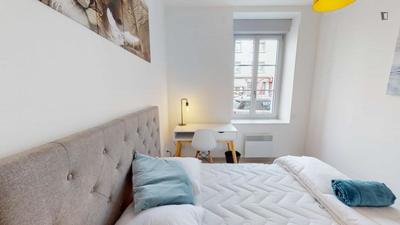 Chambre - 12 m² - 13 pièces