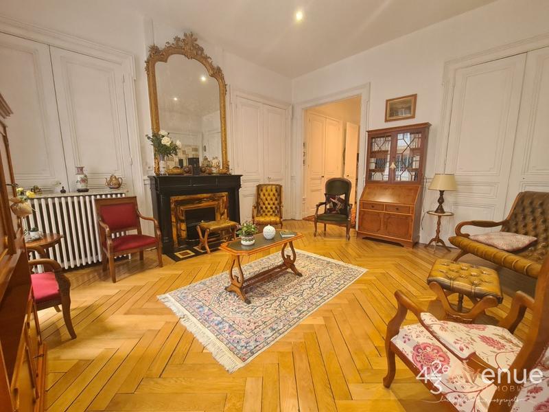 Appartement - 205 m² - 6 pièces