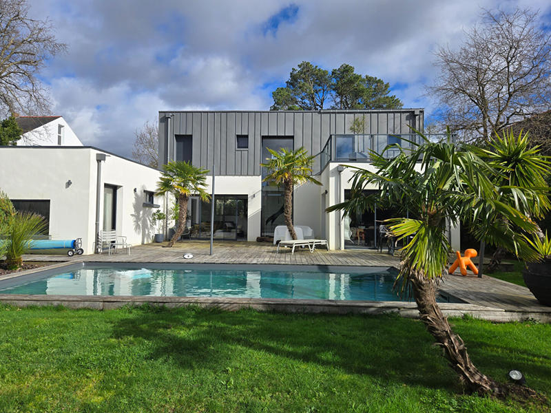 Villa - 180 m² - 8 pièces