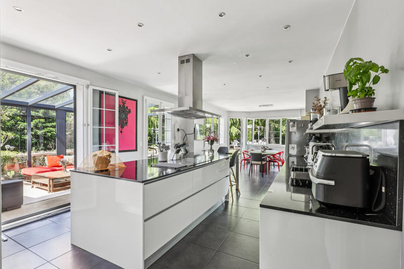 Maison - 300 m² - 9 pièces