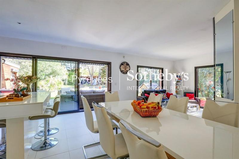 Maison - 210 m² - 8 pièces