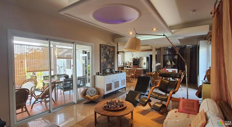 Villa - 235 m² - 8 pièces