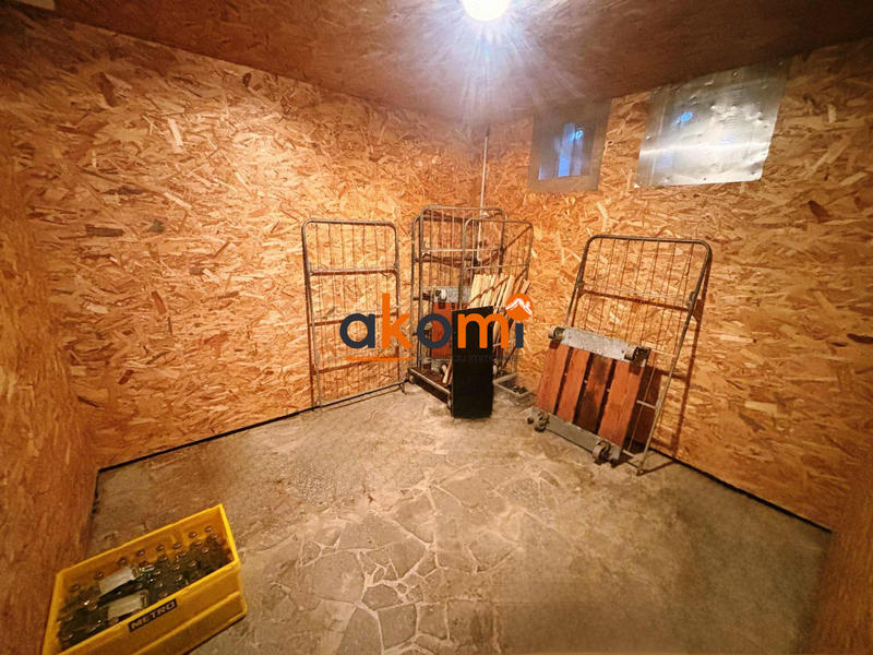 Local commercial - 232 m² - 9 pièces