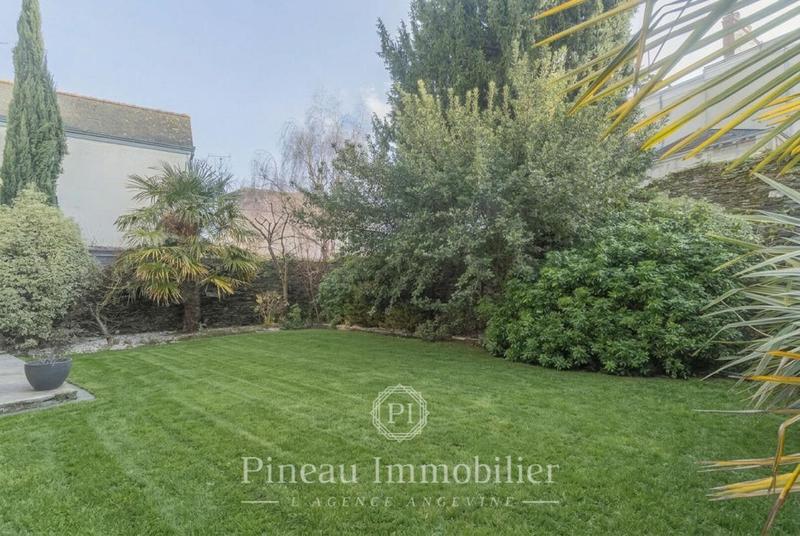 Maison - 324 m² - 10 pièces