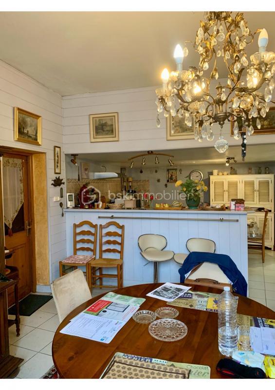 Maison - 636 m² - 7 pièces