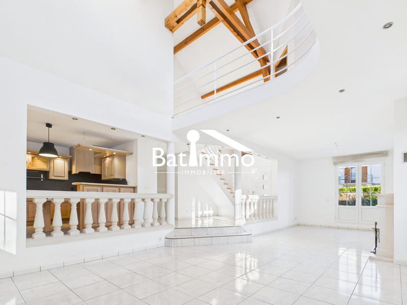 Maison - 210 m² - 7 pièces