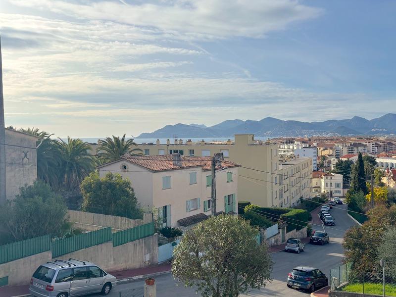 Appartement - 93 m² - 5 pièces