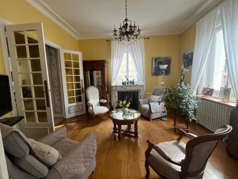 Maison - 263 m² - 10 pièces