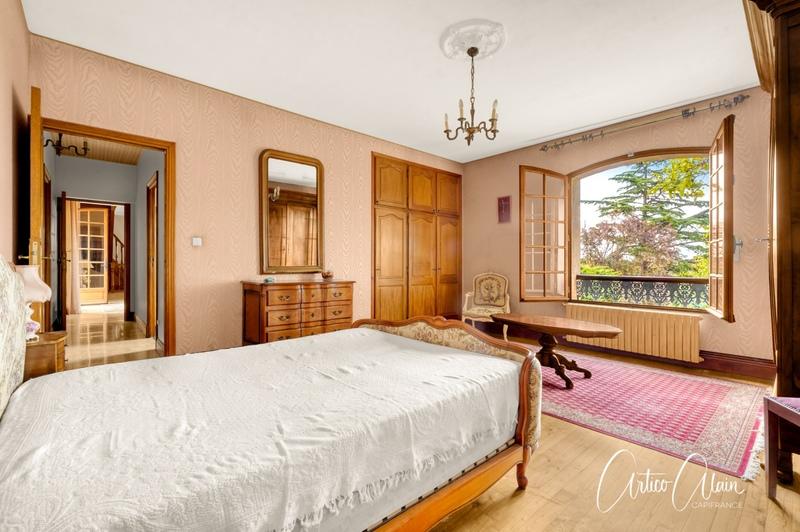 Propriété - 326 m² - 10 pièces