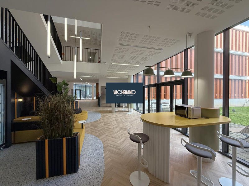 Bureau - 437 m² - 1 pièce