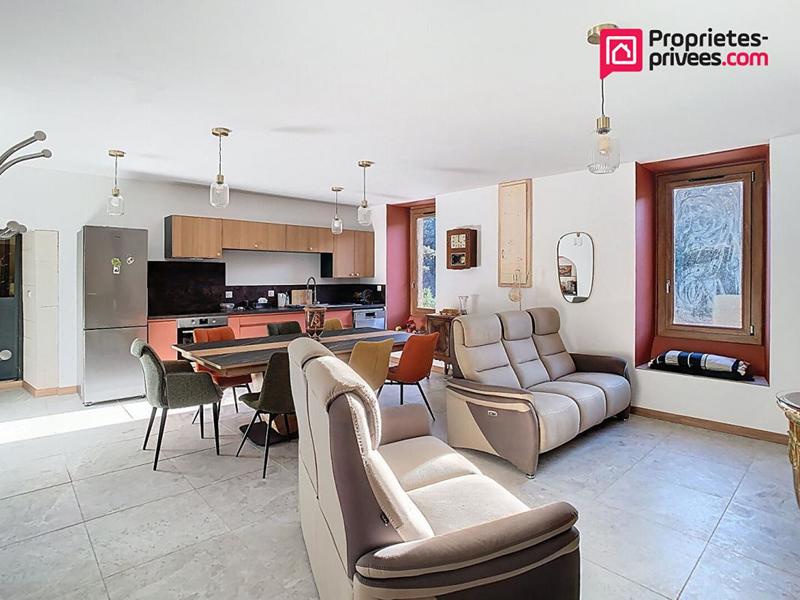 Maison - 95 m² - 8 pièces